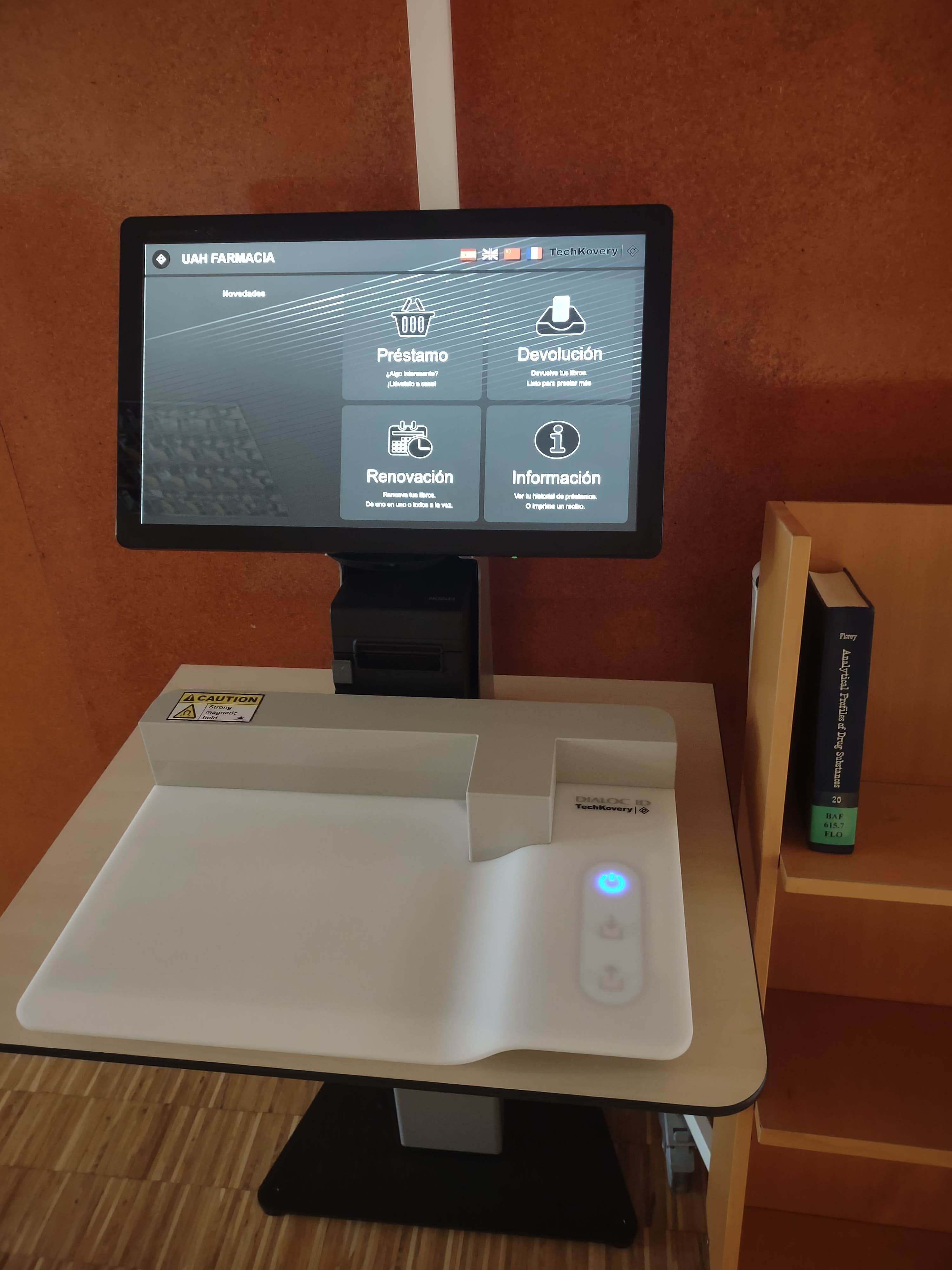 Nuevas máquinas de autopréstamo en la Biblioteca de Farmacia y el CRAI 
